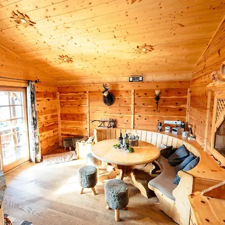 בית נופש Rustic Hut Salzburg Near Slopes