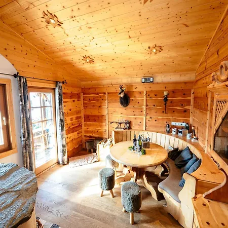 Rustic Hut Salzburg Near Slopes Feriehus