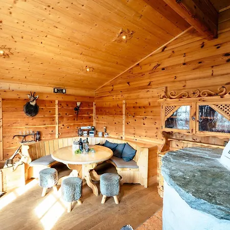 Rustic Hut On The Mountain *